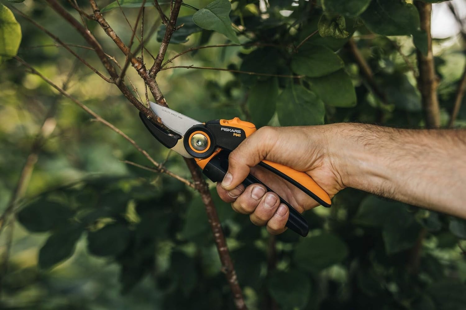 Fiskars Bypass Garden Pruners L, X-Series PowerGear, P961, with Rolling Handle, for Fresh Branches and Twigs, Non-Stick Coated, Stainless Steel Blades, Length: 22.2 cm, Black/Orange, 1057175(X-series P941)