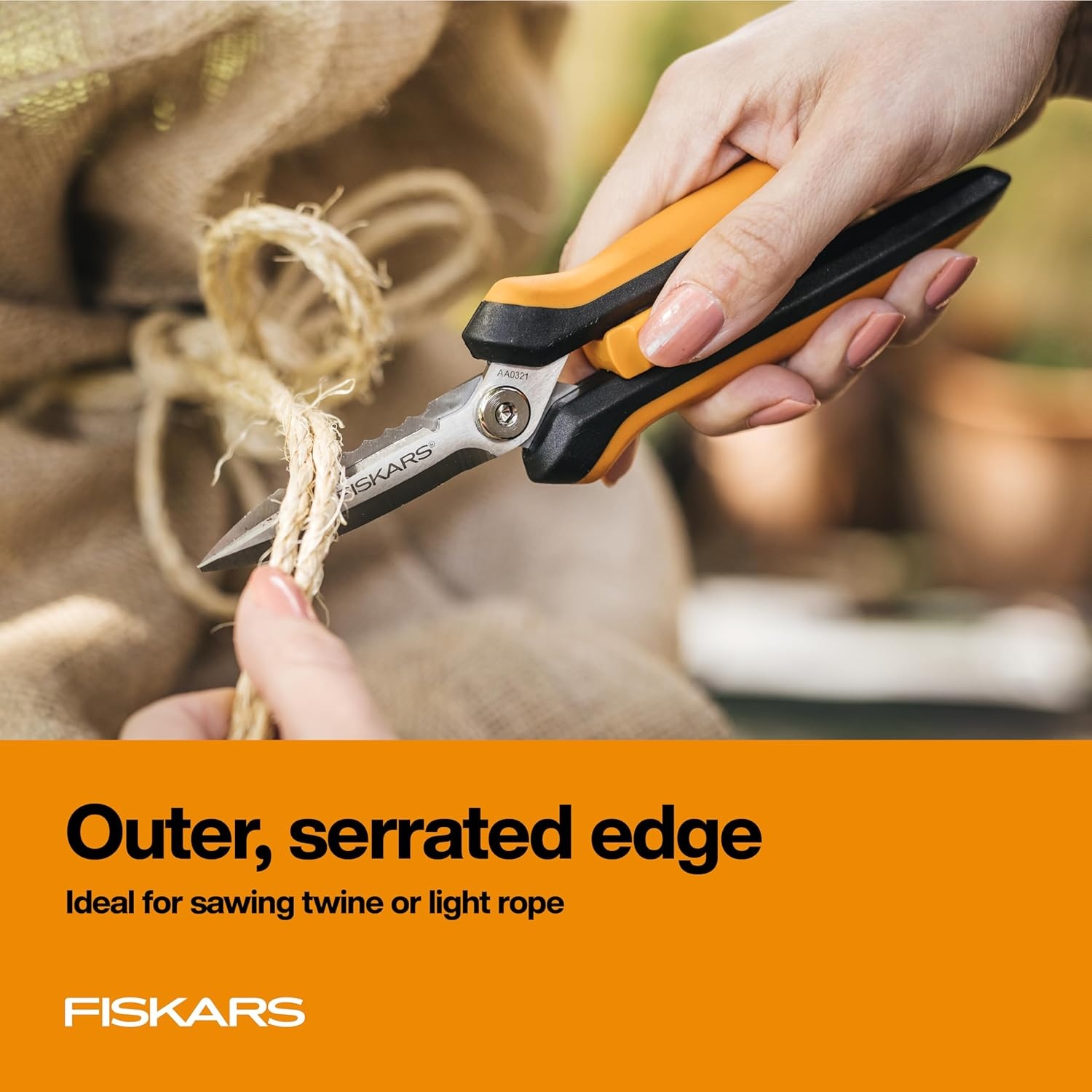 Fiskars Garden Scissors, 7-in-1 Garden Shears Multi-Tool with Sheath, Great for Plant Trimming, Cutting Nursery Pots, Bags, and Wire(Snips)