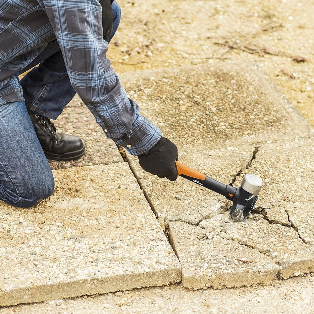 Fiskars Pro IsoCore 4 lb Club Hammer (14″) – Drilling Hammer with Wedged Demolition and Driving Face, Shock-Absorbing Grip – Construction and Home Improvement Tools(3 Pound)