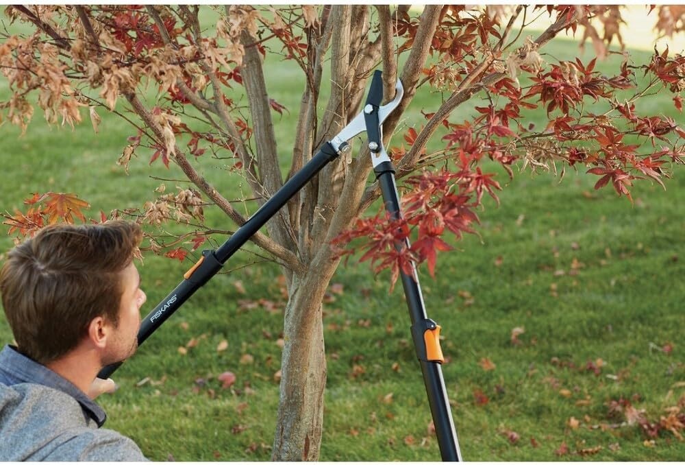 Fiskars 28-Inch Power-Lever Garden Bypass Lopper and Tree Trimmer, Sharp Precision-Ground Steel Blade for Cutting Branches up to 1.75-Inch Diameter(25″ Lopper (Extendable))