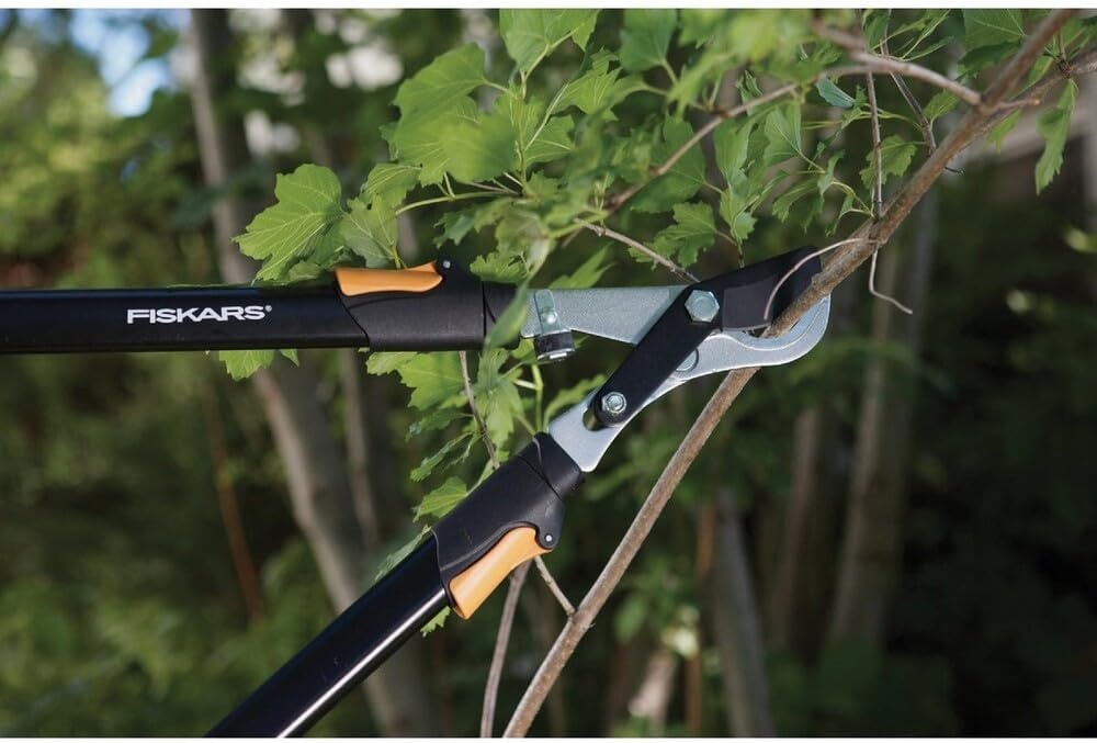 Fiskars 28-Inch Power-Lever Garden Bypass Lopper and Tree Trimmer, Sharp Precision-Ground Steel Blade for Cutting Branches up to 1.75-Inch Diameter(25″ Lopper (Extendable))