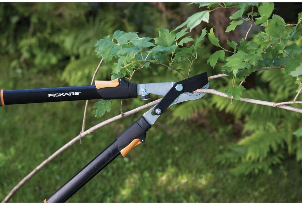 Fiskars 28-Inch Power-Lever Garden Bypass Lopper and Tree Trimmer, Sharp Precision-Ground Steel Blade for Cutting Branches up to 1.75-Inch Diameter(25″ Lopper (Extendable))