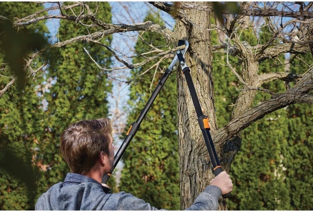 Fiskars 28-Inch Power-Lever Garden Bypass Lopper and Tree Trimmer, Sharp Precision-Ground Steel Blade for Cutting Branches up to 1.75-Inch Diameter(25″ Lopper (Extendable))