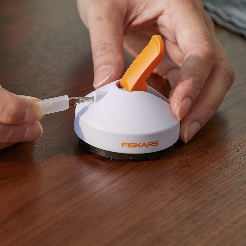 Fiskars Tabletop Seam Ripper, White, 7.25 x 3.75 x 1.38